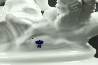 null NAPLES, CAPODIMONTE.

Gilded pheasant in white enamelled porcelain.

H_19 cm...