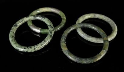 null CHINA.

Four bracelets in hard stone.

D_7,7 cm to 8 cm