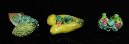 null CHINA.

Collection of miniature fruits and vegetables in polychrome porcelain.

L_4,5...