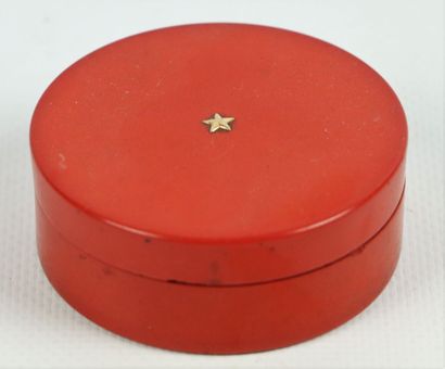 null Circular box in red lacquer, the interior in brown tortoiseshell.

The lid decorated...