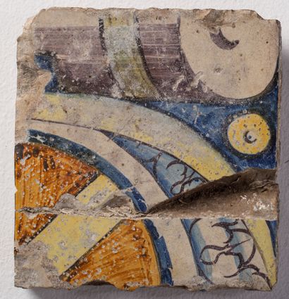 null Pavement tile in majolica.

16th century.

L_13 cm l_14 cm, fragmentary