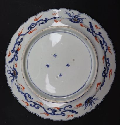 null JAPON.

Ensemble de trois plats en porcelaine à décor Imari.

XVIIIème et XIXème...