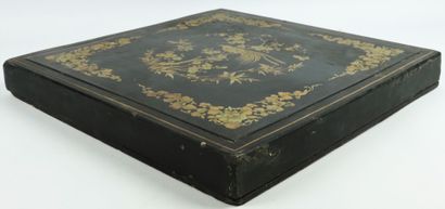 null CHINA, Canton.

Important black lacquer box with gold decoration of a bird and...
