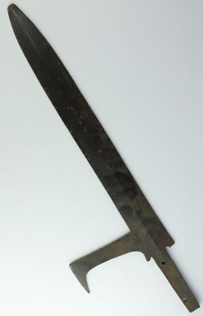 null Wrought iron halberd, called "Pike head".

h_58 cm L_16,5 cm