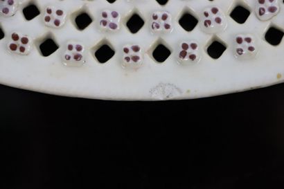 null CHINA of order.

Porcelain dish, the wing openwork, with manganese and gold...