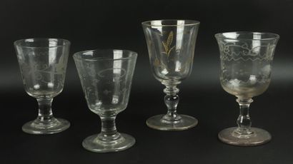 null Set of four engraved glass glasses, one with gilt decoration -passed- marked...