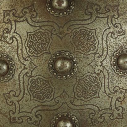 null PERSIA.

Iron rondache shield decorated with inscriptions in cartouches.

XIXth...