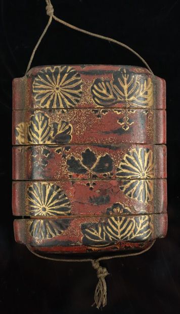 null JAPAN.

Inro with five squares, in lacquer, with gold and black decoration on...
