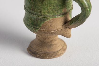 null SAINTONGE.

Pouring pot with partially green enamelled decoration.

XVIIth century.

H_9,1...