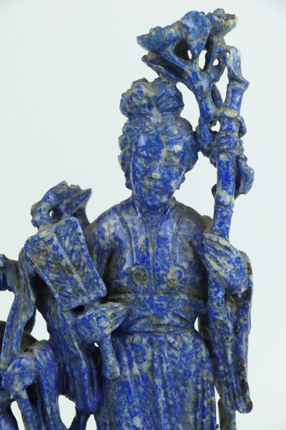 null CHINA.

Group in lapis lazuli representing a mother and her daughter.

H_15,9...