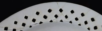 null CHINA of order.

Porcelain dish, the wing openwork, with manganese and gold...