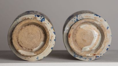 null SPAIN OR SICILY.

Pair of earthenware albarelli, with candle decoration.

XVIIth...
