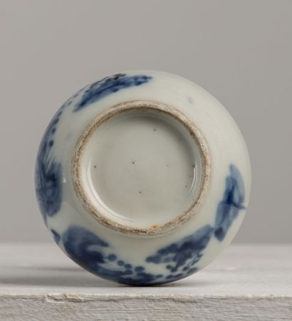 null CHINA or VIETNAM.

Porcelain vase with blue underglaze decoration of animated...