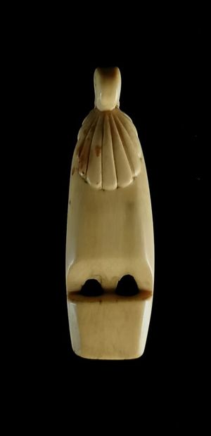 null Whistle in bone and ebony.

XIXth century.

L_7,2 cm.



A similar model in...