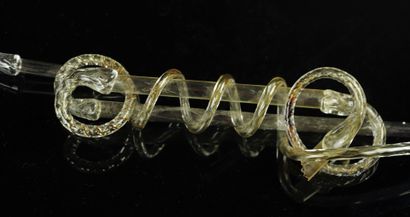 null Pipe in glass twisted and coiled with heat.

XIXth century.

L_30 cm, missing...