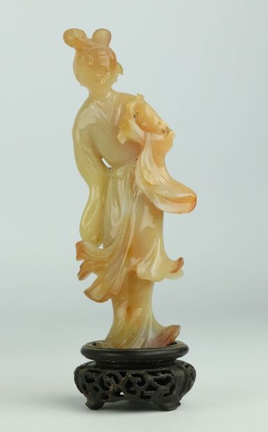 null CHINA.

Two statuettes of guanyins in agate.

H_10,5 cm and 11,5 cm, one is...