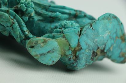 null CHINA.

Statuette in turquoise carved representing a guanyin.

H_16,5 cm L_14...