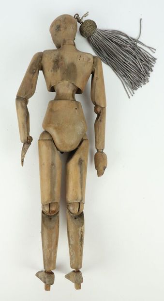 null 
Antique painter's mannequin, embellished with brass and hair.




H_48 cm,...