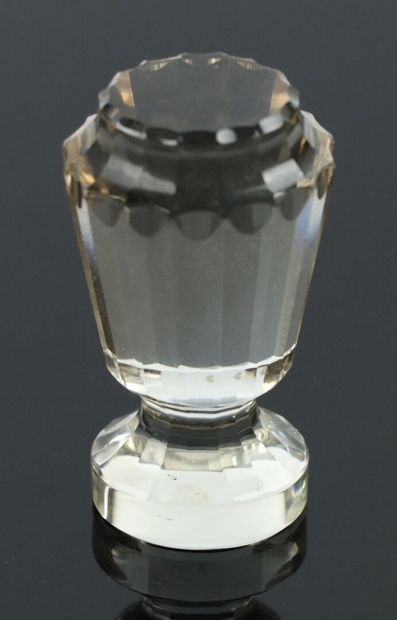 Important seal or seal in faceted crystal....