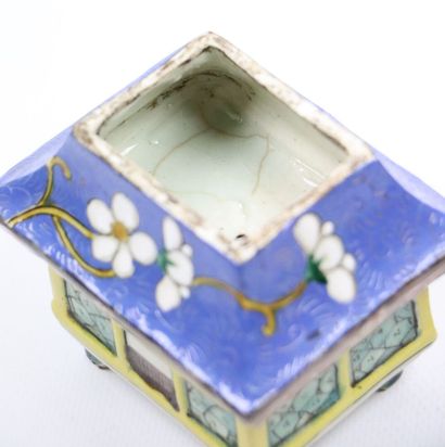 null JAPAN, Kutani.

Pair of polychrome porcelain incense burners in the shape of...
