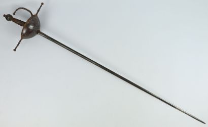 null Sword with shell openwork of small holes, in wrought iron.

L_112,5 cm