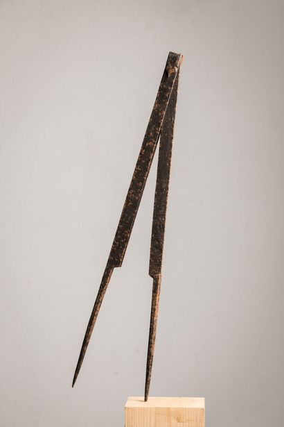 null Compas de charpentier en fer forgé.

XIXème siècle.

H_63 cm