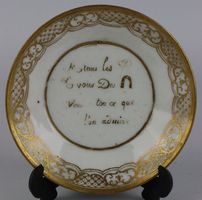 null PORCELAINES.

Ensemble de porcelaines anciennes comprenant : 

un porte-huilier...