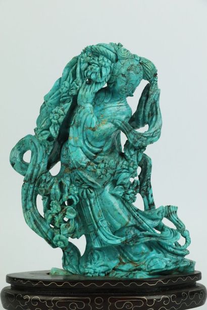 null CHINA.

Statuette in turquoise carved representing a guanyin.

H_16,5 cm L_14...