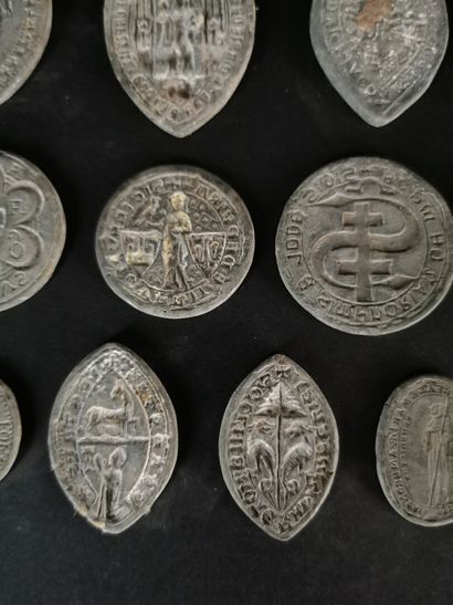 null Collection ancienne de 30 empreintes de sceaux en plomb.

Réalisées au XIXème...