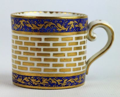null SEVRES.

Mignonette cup and saucer in porcelain, decorated with rectangles superimposed...