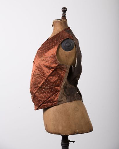 null Man's vest made of silk and sown with flowers.

around 1800