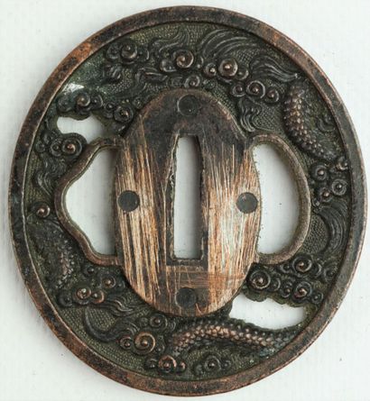 null JAPAN.

Tsuba with chased decoration, partially openwork.

H_7,2 cm L_6,6 c...