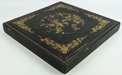 null CHINA, Canton.

Important black lacquer box with gold decoration of a bird and...