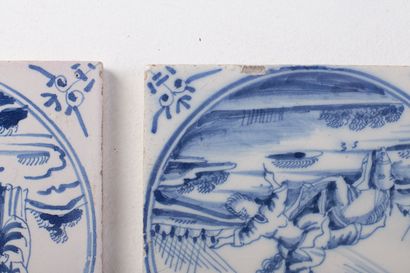null DELFT.

Quatre carreaux en faïence à décor en camaïeu bleu de scènes animées.

XVIIIème...