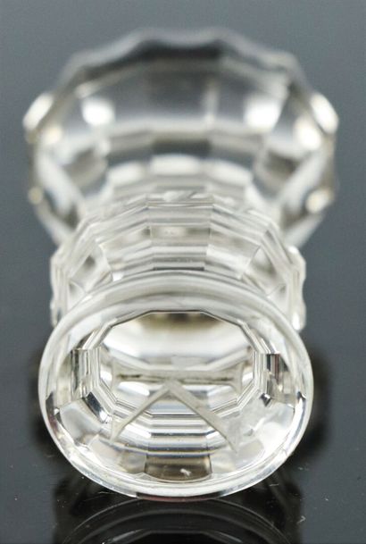 null Seal or seal in faceted crystal.

Engraved with the initial K.

19th century.

H_8,5...