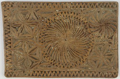 null Board of lacemaker said 'folding lace' in wood carved with crosses and rosettes.

XIXth...