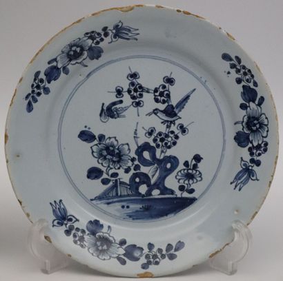 null NEVERS or SAINT AMAND.

Pair of earthenware plates decorated in blue monochrome...