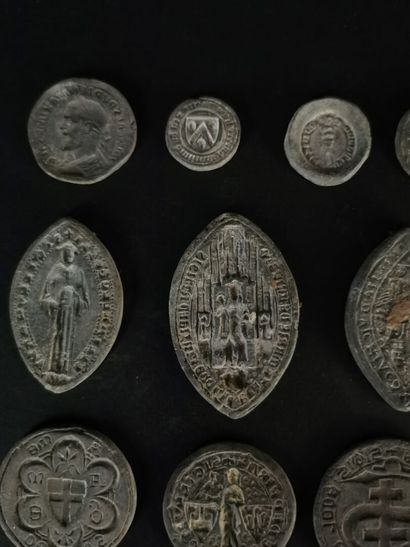 null Collection ancienne de 30 empreintes de sceaux en plomb.

Réalisées au XIXème...