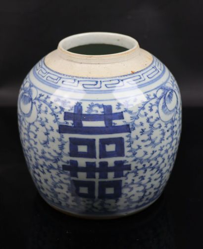 null CHINE.

Pot à gingembre en porcelaine à décor en camaïeu bleu.

XIXème siècle.

H_16,5...