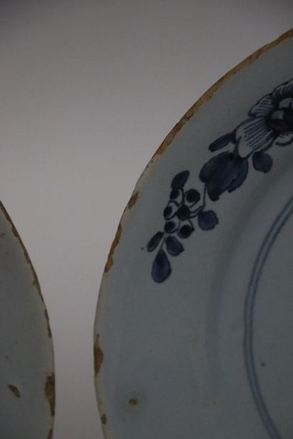 null NEVERS or SAINT AMAND.

Pair of earthenware plates decorated in blue monochrome...