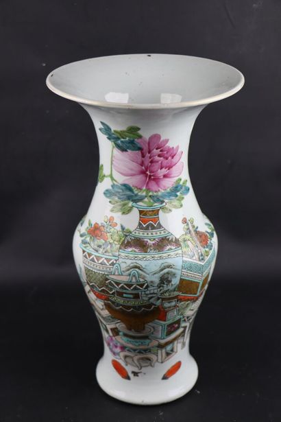 null CHINA.

Porcelain vase with polychrome decoration of Chinese furniture.

Beginning...