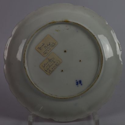 null BAYEUX.

Pair of porcelain plates with Chinese decoration.

XIXth century.

D_19,8...