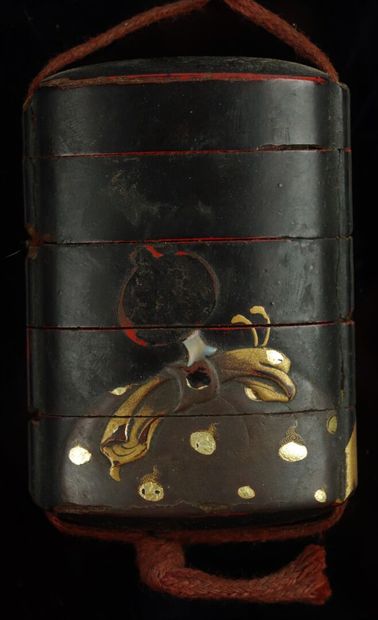 null JAPAN.

Inro with five compartments, in lacquer, with polychrome and gold decoration...