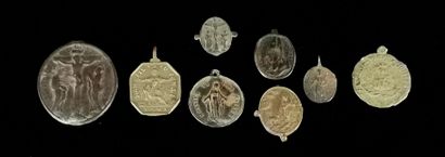 Collection de 8 médailles de pèlerins anciennes,...