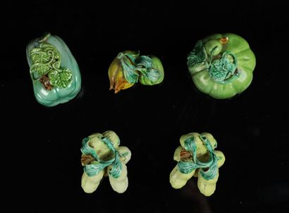 null CHINA.

Collection of miniature fruits and vegetables in polychrome porcelain.

L_4,5...
