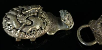 null CHINA.

Gilt bronze belt buckle with reticulated decoration of dragons among...