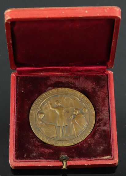 null Bronze medal with the effigy of Joan of Arc.

Obverse: God will give the victory...