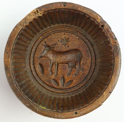 null Two carved wooden butter molds, one decorated with a cow, the other with a heart.

D_12,7...