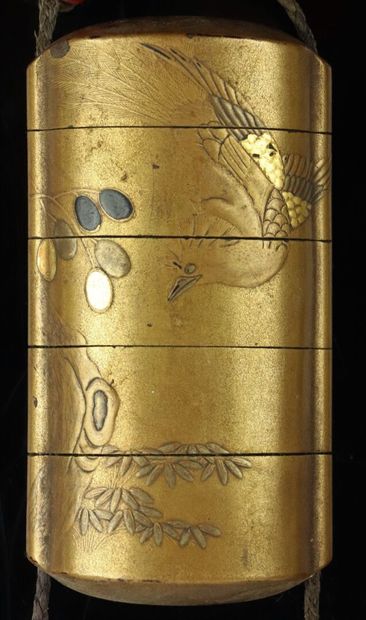 null JAPAN.

Inro with five compartments, in lacquer, decorated on a gold background...