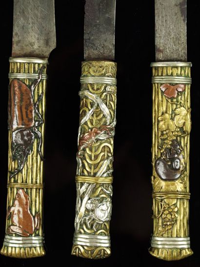 null JAPAN.

Set of three knives in various metals with plant and animal motifs.

Signed...